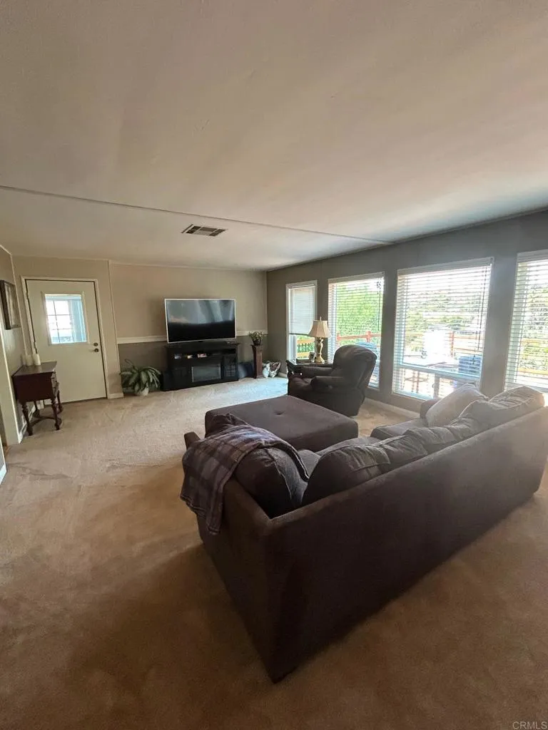 https://cdn.realtyfeed.com/cdn/127/306495093/7d902af72d6ff6f9d0400d275f785c82.webp