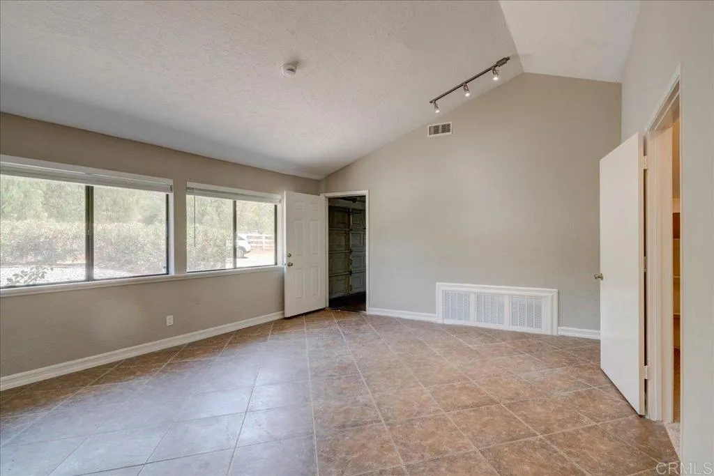 https://cdn.realtyfeed.com/cdn/127/306495140/14c36ea7f54ffc115a9c98a74c5cdad2.webp