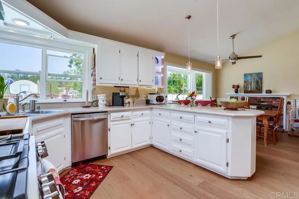 https://cdn.realtyfeed.com/cdn/127/306495178/4b81d53ae468256534bfa03259c8d2a9.webp