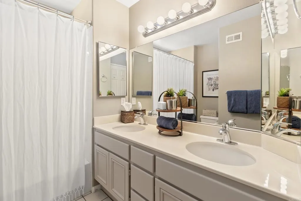 https://cdn.realtyfeed.com/cdn/127/306495319/1ccdbcc3dbfd4184a8f6d3945d3ea7a0.webp
