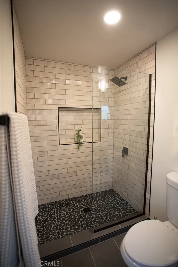 https://cdn.realtyfeed.com/cdn/127/306495350/30def8d9b31d5f2401dc95dfd1bb09df.webp