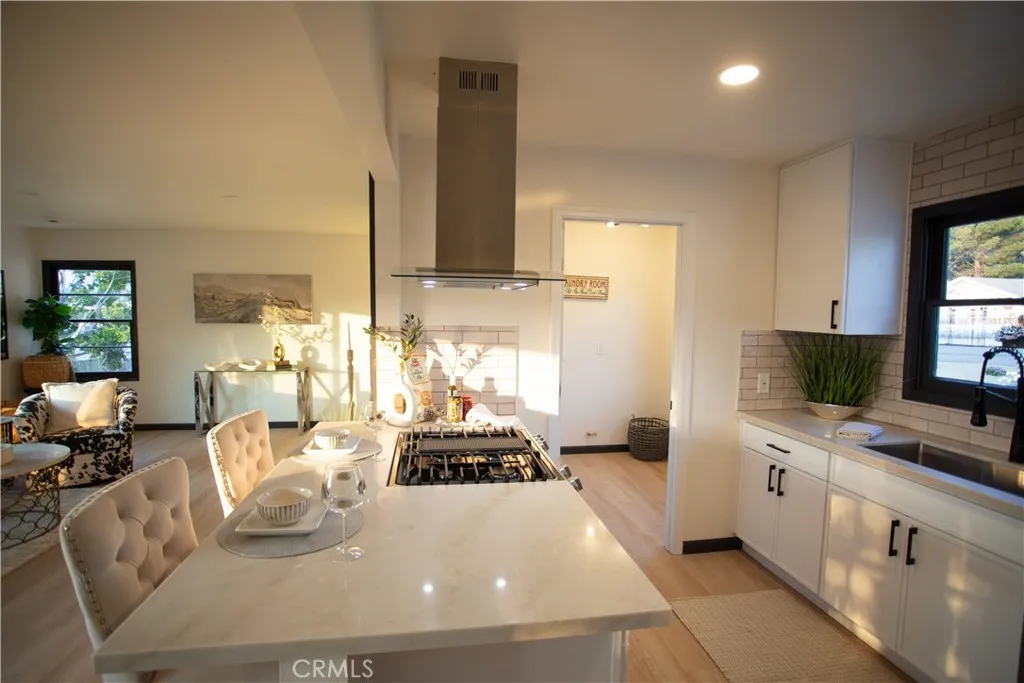 https://cdn.realtyfeed.com/cdn/127/306495350/bd6ed9dd40e344929802ffe1e28c0a24.webp