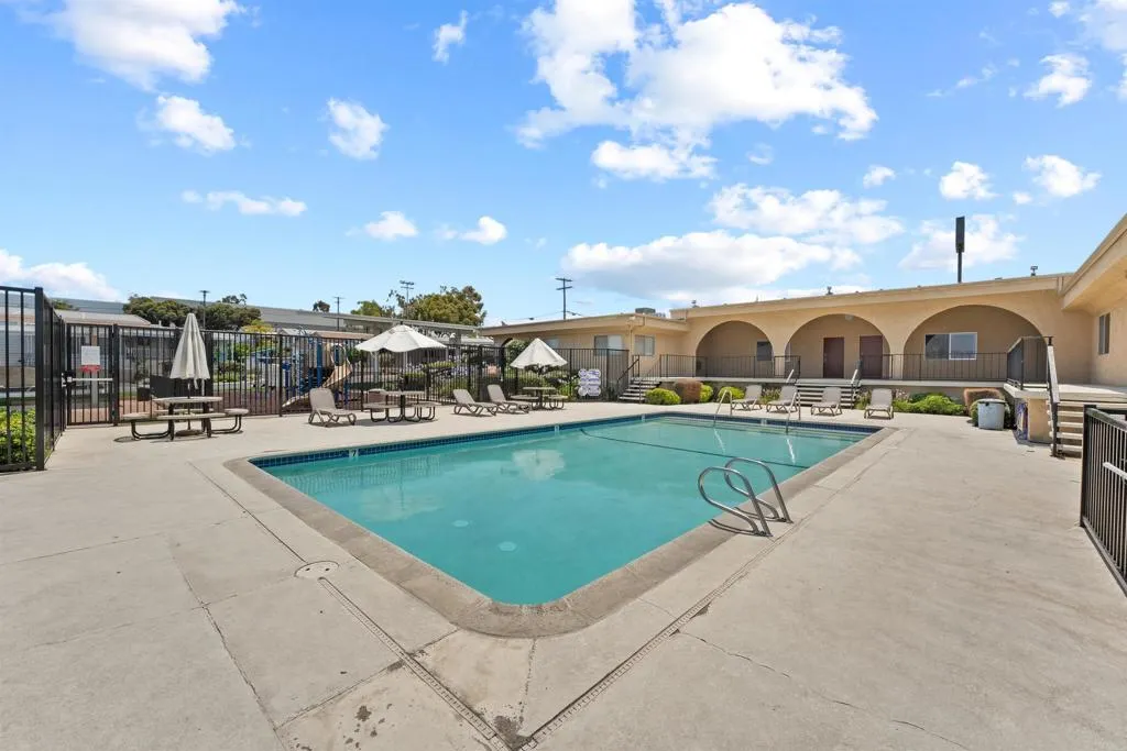 https://cdn.realtyfeed.com/cdn/127/306495983/44839d00a4718d967e41734c54fbf683.webp