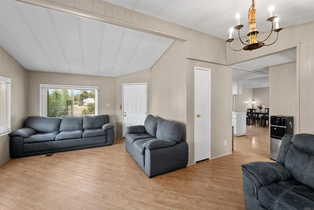 https://cdn.realtyfeed.com/cdn/127/306495983/8434c92868aa45342e6bd9fddaad3a25.webp