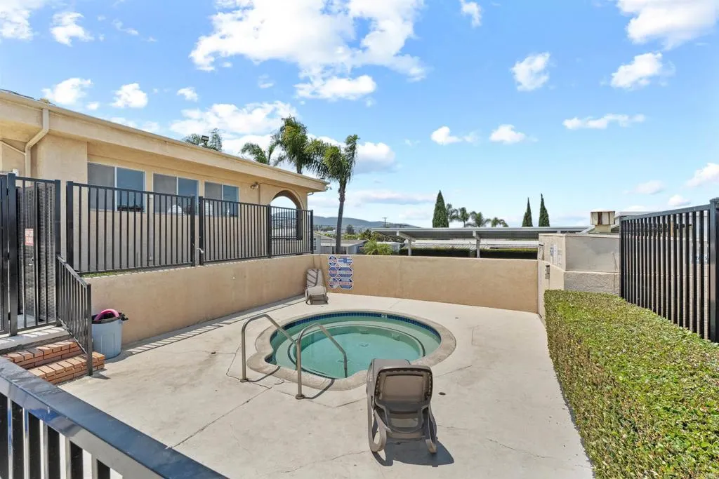 https://cdn.realtyfeed.com/cdn/127/306495983/aebbae3671f6b1c4a9966ba65f048a4c.webp