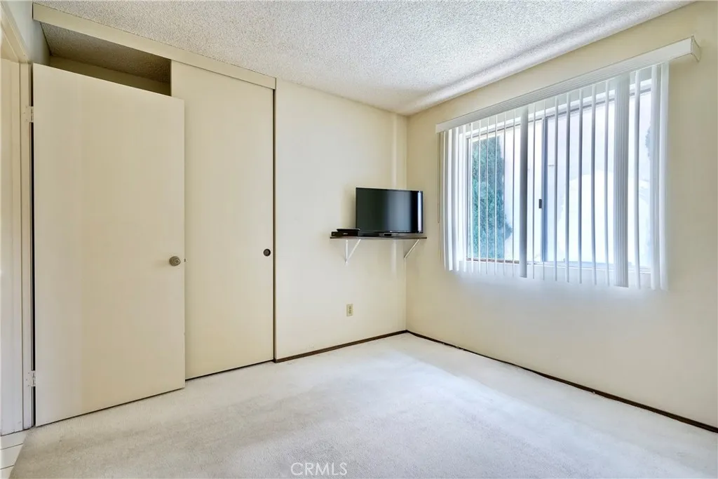 https://cdn.realtyfeed.com/cdn/127/306496146/04d0c21ad6d81f4274cf8e4309d0a1b3.webp