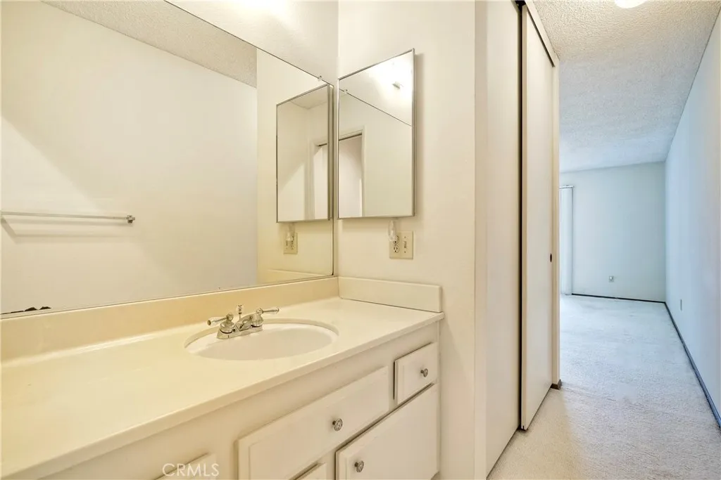 https://cdn.realtyfeed.com/cdn/127/306496146/2b9104d1479bbff9fbf6699ffca5e267.webp