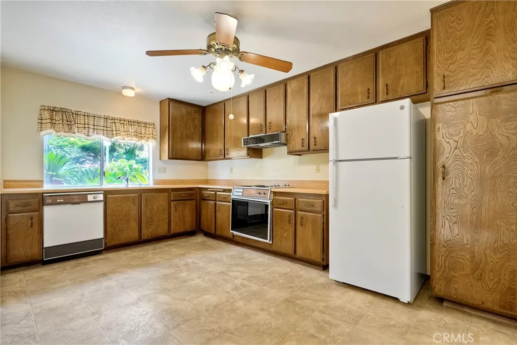 https://cdn.realtyfeed.com/cdn/127/306496146/9230e3f3c7f33bef1fb4bbff911064b8.webp