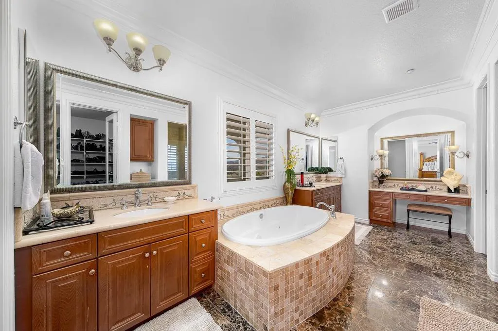 https://cdn.realtyfeed.com/cdn/127/306496351/2453dccacfeac478af673c8f48acd5fa.webp