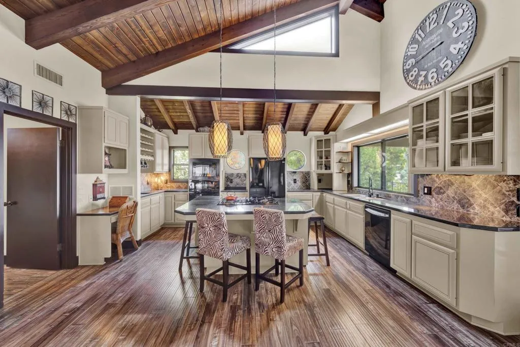 https://cdn.realtyfeed.com/cdn/127/306496776/7265f847f29adf5c6726315102558340.webp