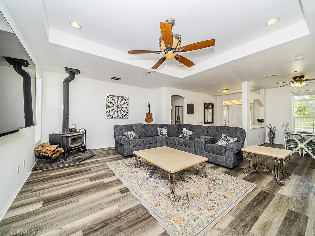 https://cdn.realtyfeed.com/cdn/127/306496838/941ad0ac3cbd27cb54331bcf6979f33e.webp