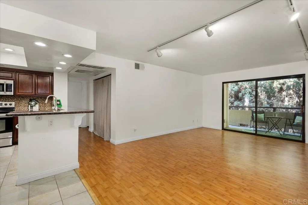 Photo #11: PTP2505488 Listing: Photo #11
