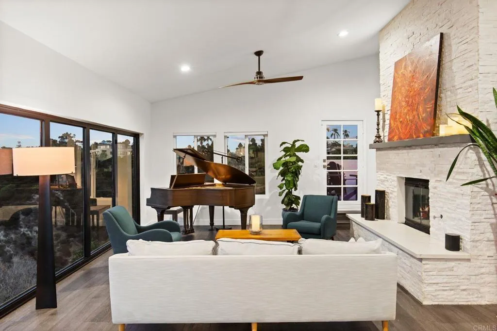 https://cdn.realtyfeed.com/cdn/127/306497293/3ac2a04229a44736bda551ecadc13ee4.webp
