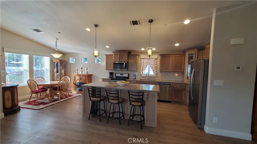 https://cdn.realtyfeed.com/cdn/127/306497328/6d4a0b5697e5e6219d006bd491f6dfc9.webp