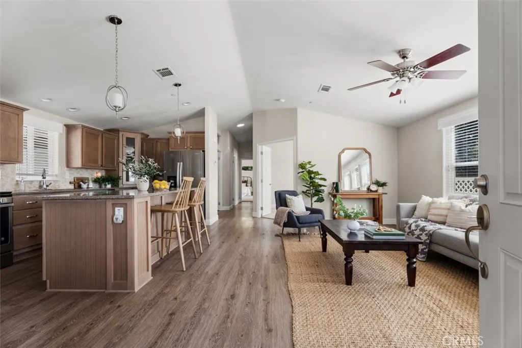https://cdn.realtyfeed.com/cdn/127/306497328/a3bfa2865c863f44ecca70a5f055da95.webp