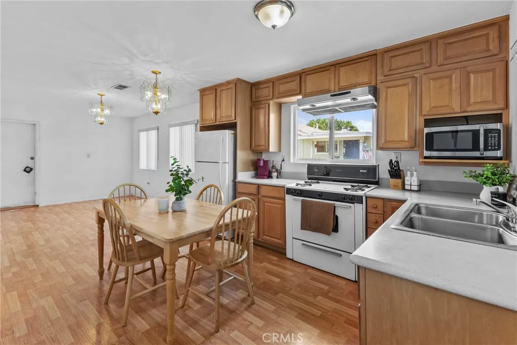 https://cdn.realtyfeed.com/cdn/127/306497438/17fb2f1acab66b990b5a7fe8449b886d.webp