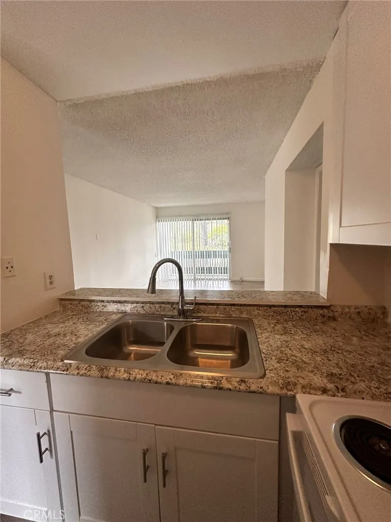 Photo #4: OC25162309 Listing 