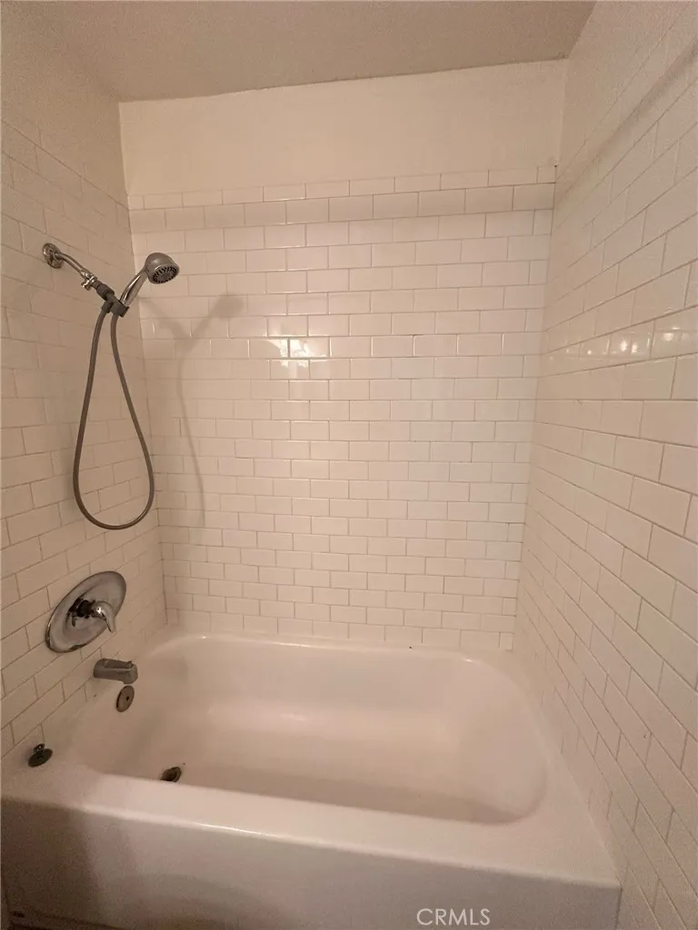 Photo #5: OC25162309 Listing 