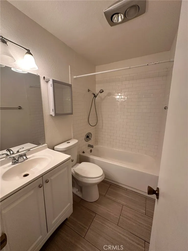 Photo #6: OC25162309 Listing 