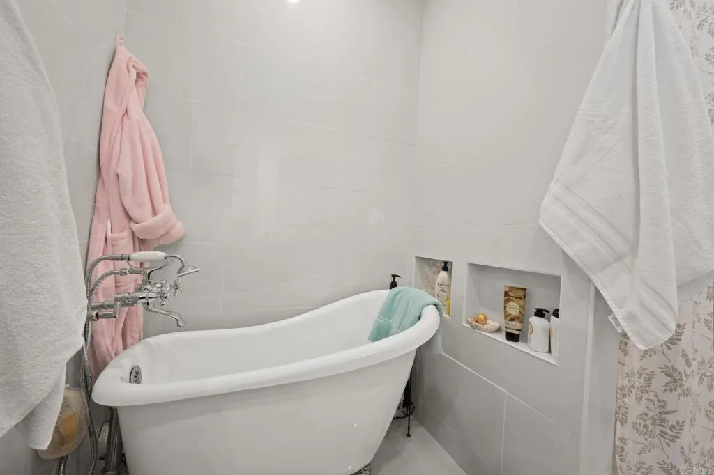 https://cdn.realtyfeed.com/cdn/127/306497734/2c310d57cb1d140f897907ac6394adb0.webp