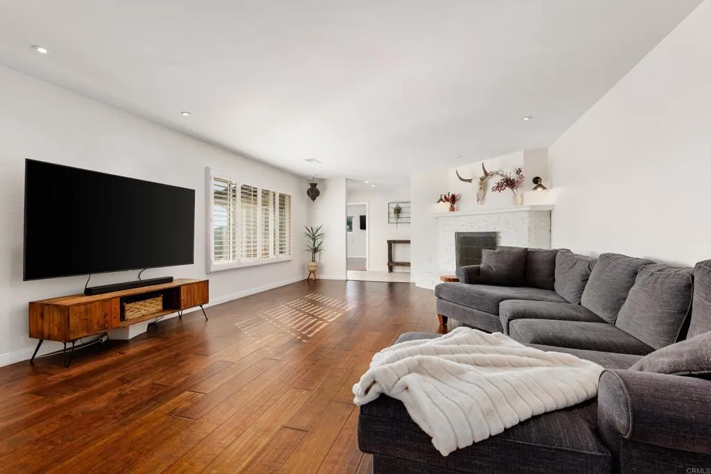 https://cdn.realtyfeed.com/cdn/127/306497855/6ba3e62b9393f56f3dd4b655eca6c9af.webp