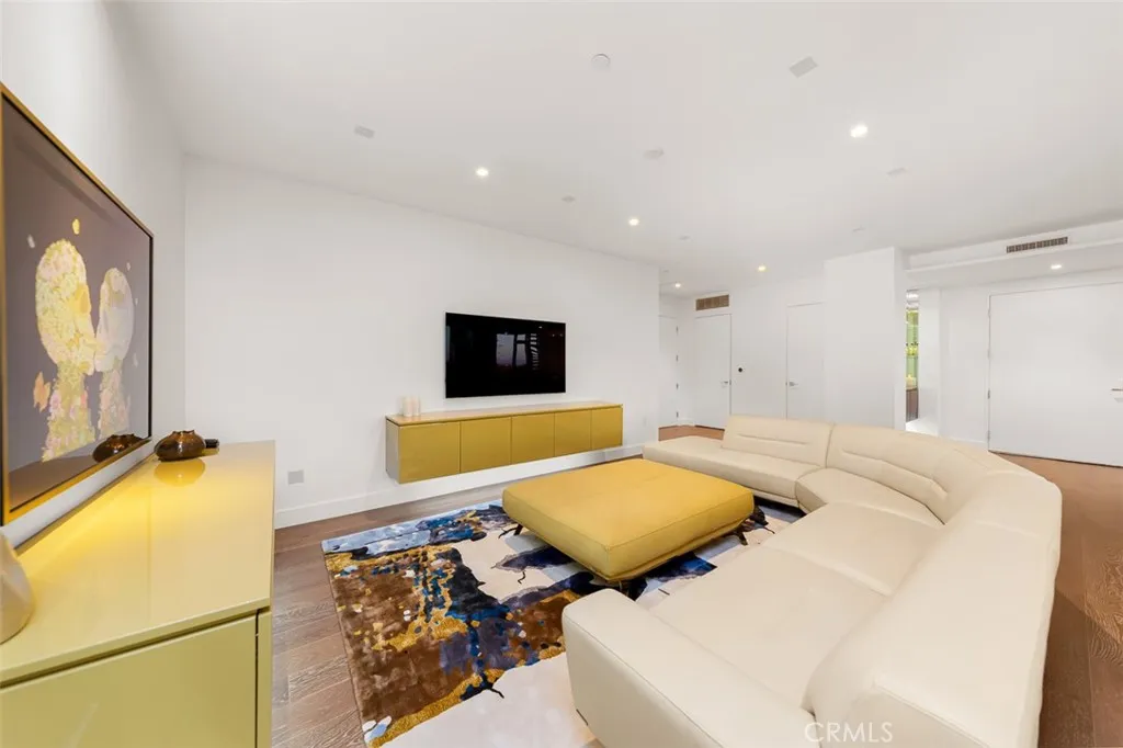 Photo #22: NP25162227 Listing: Photo #22