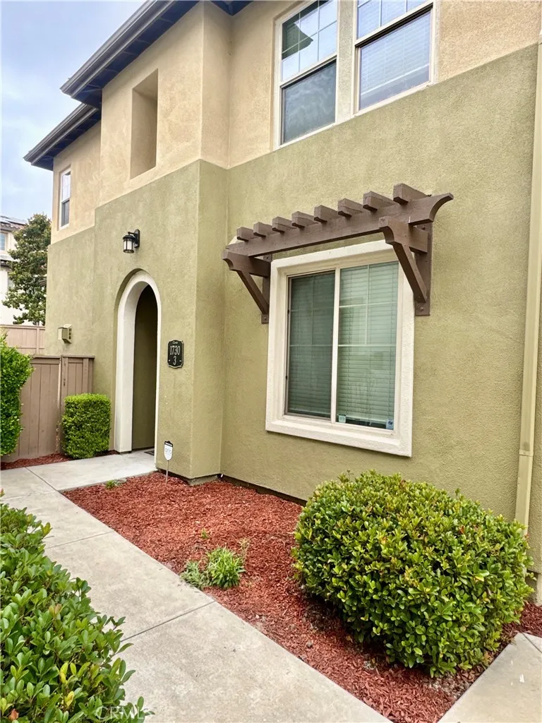MLS: SW25163463 Condo For Sale