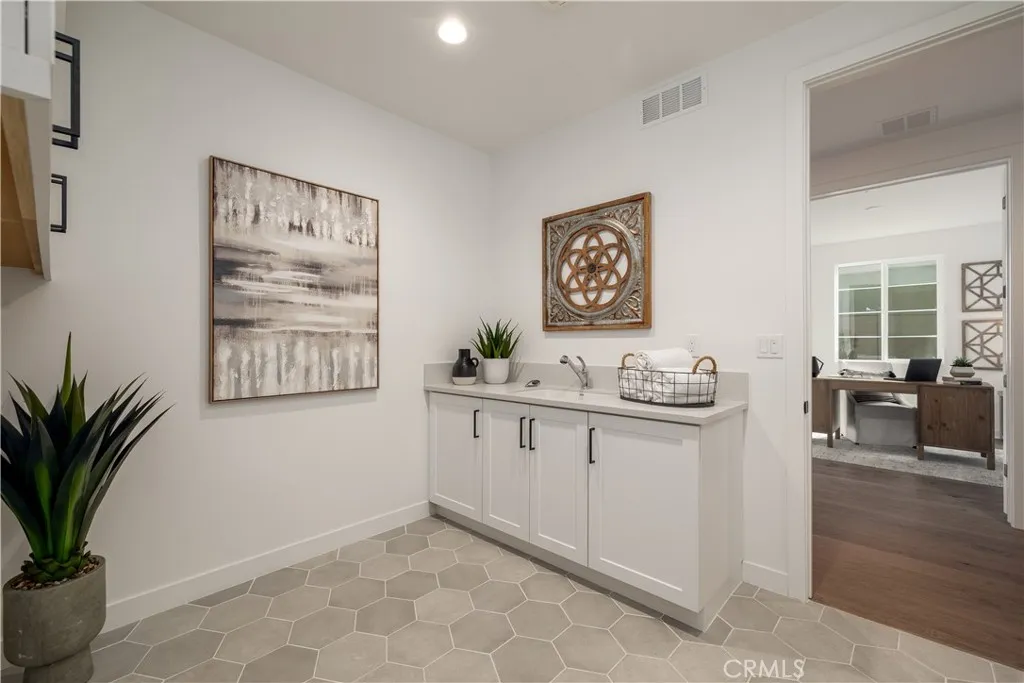 https://cdn.realtyfeed.com/cdn/127/306498281/4a148d707109c6c406adc9d90b73a2bc.webp