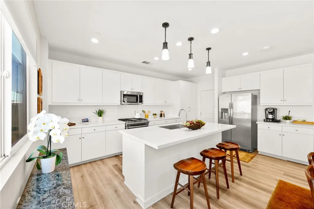 https://cdn.realtyfeed.com/cdn/127/306498593/4d37b10a16f650a0f7375bfd4abdf0d4.webp