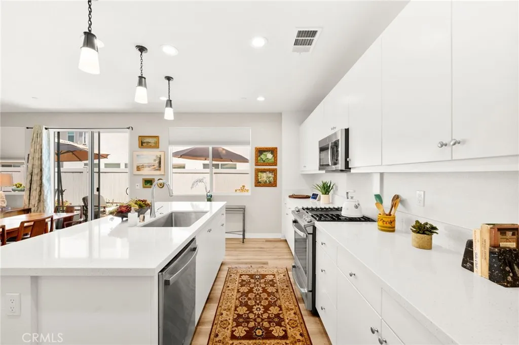https://cdn.realtyfeed.com/cdn/127/306498593/abd6eb1b3c8e8df1fb771383eed4d30c.webp