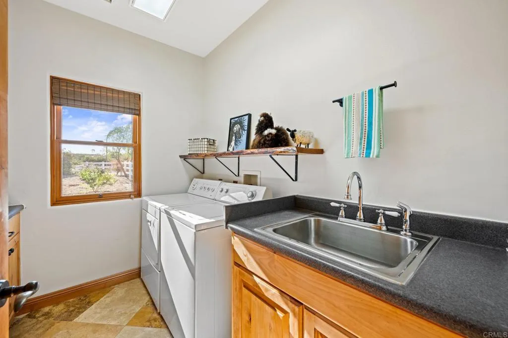 https://cdn.realtyfeed.com/cdn/127/306498898/052b717f0c2db36b35c0b35e3462cf16.webp