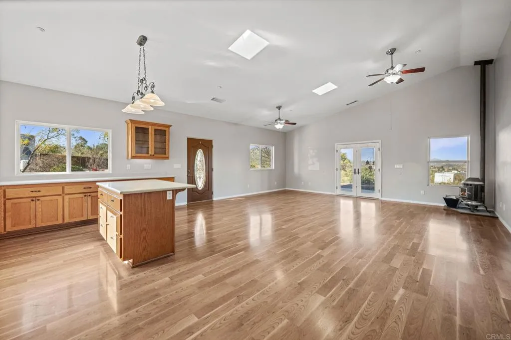 https://cdn.realtyfeed.com/cdn/127/306498898/1a8d03c83a1e5cb038fcf2f19bd96477.webp