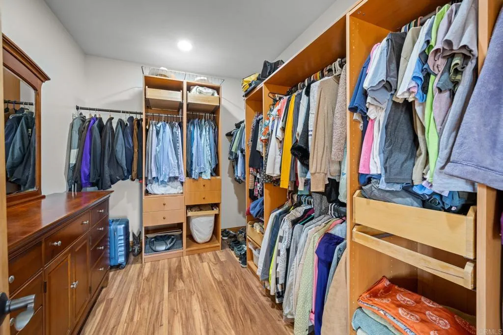 https://cdn.realtyfeed.com/cdn/127/306498898/6ec166565f62cbea413abae291ce258c.webp