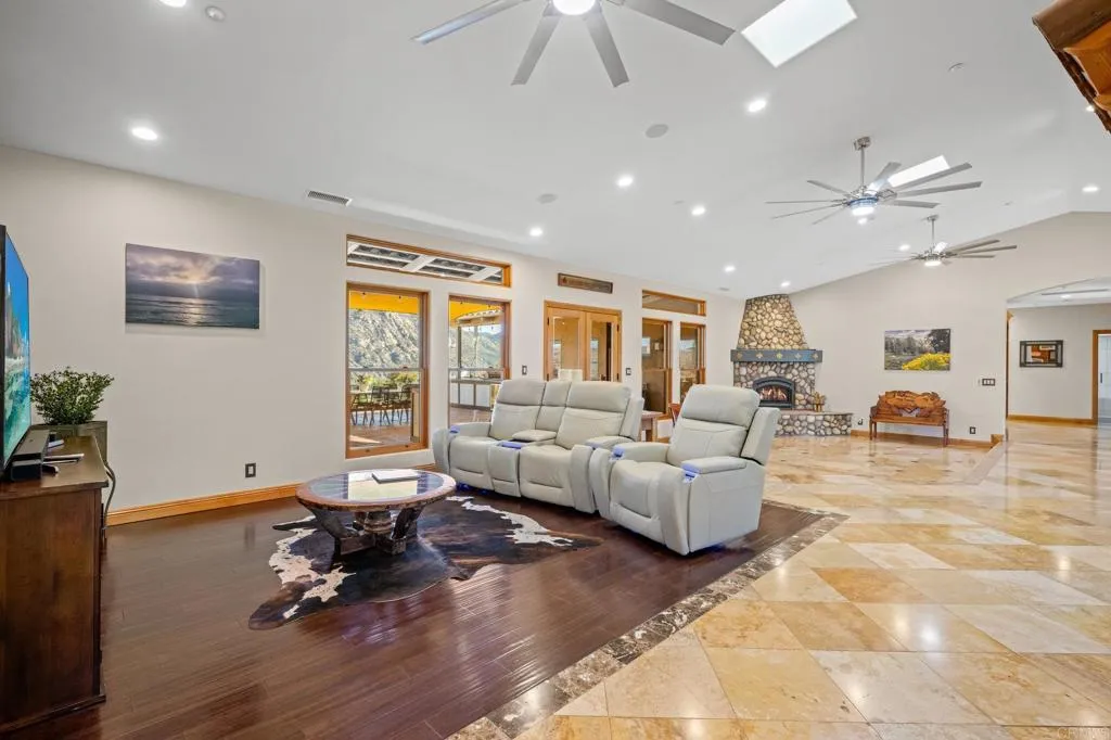 https://cdn.realtyfeed.com/cdn/127/306498898/8a4041f135ca1f46fae7f4cdc49c2c41.webp