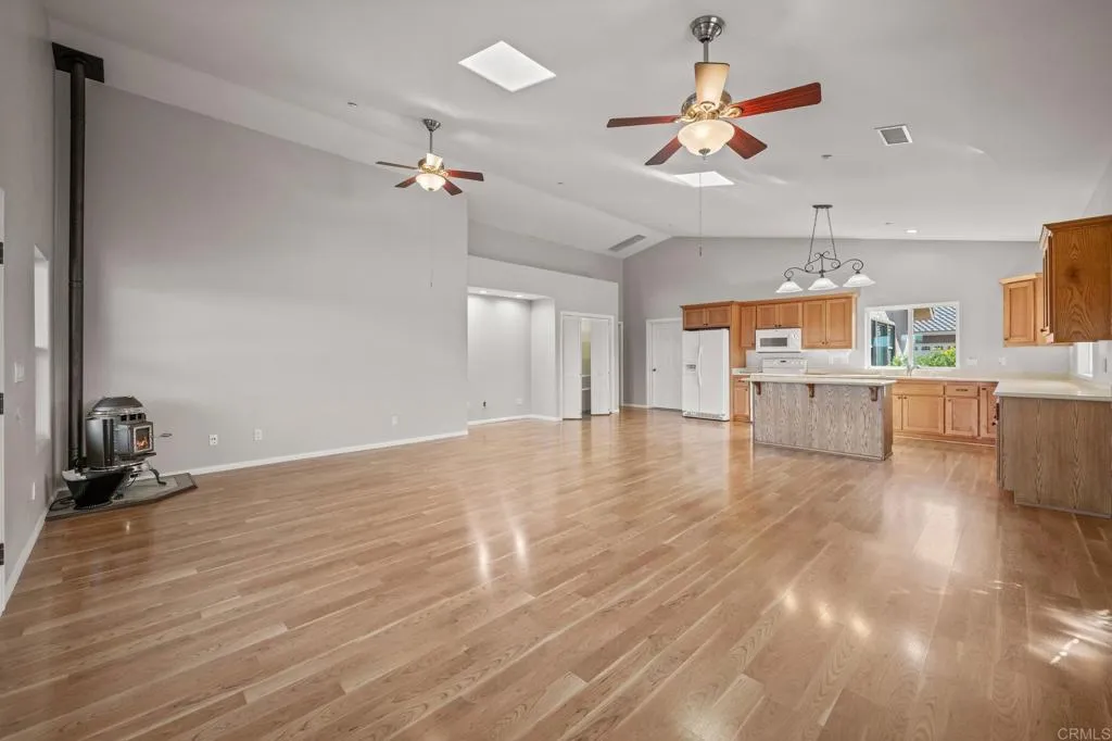 https://cdn.realtyfeed.com/cdn/127/306498898/c82b48881e3fc4e0ac4f4801bcdb68d6.webp