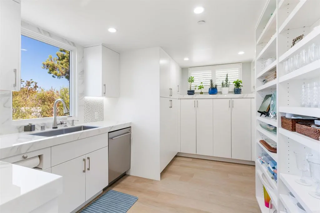 https://cdn.realtyfeed.com/cdn/127/306498907/1bb930c9382abe941af04d380de55072.webp