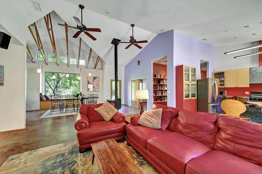 https://cdn.realtyfeed.com/cdn/127/306498936/b2bc1c50fe7a9e54efd7e7eb46cd6565.webp