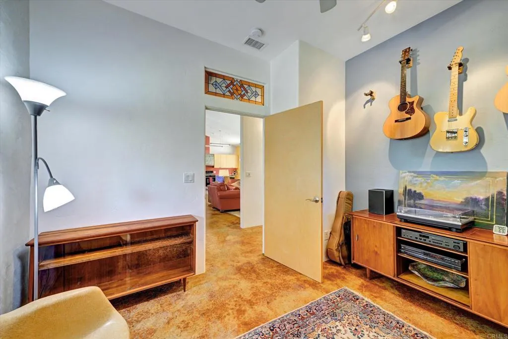 https://cdn.realtyfeed.com/cdn/127/306498936/d4b5ce4fcdfbfdf0adf66cba03bc434b.webp