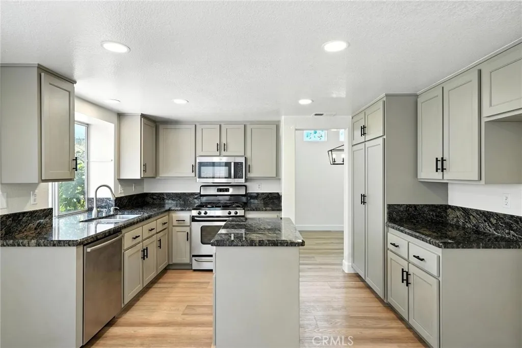 https://cdn.realtyfeed.com/cdn/127/306498979/40e62a2744b397024bcff58306091551.webp