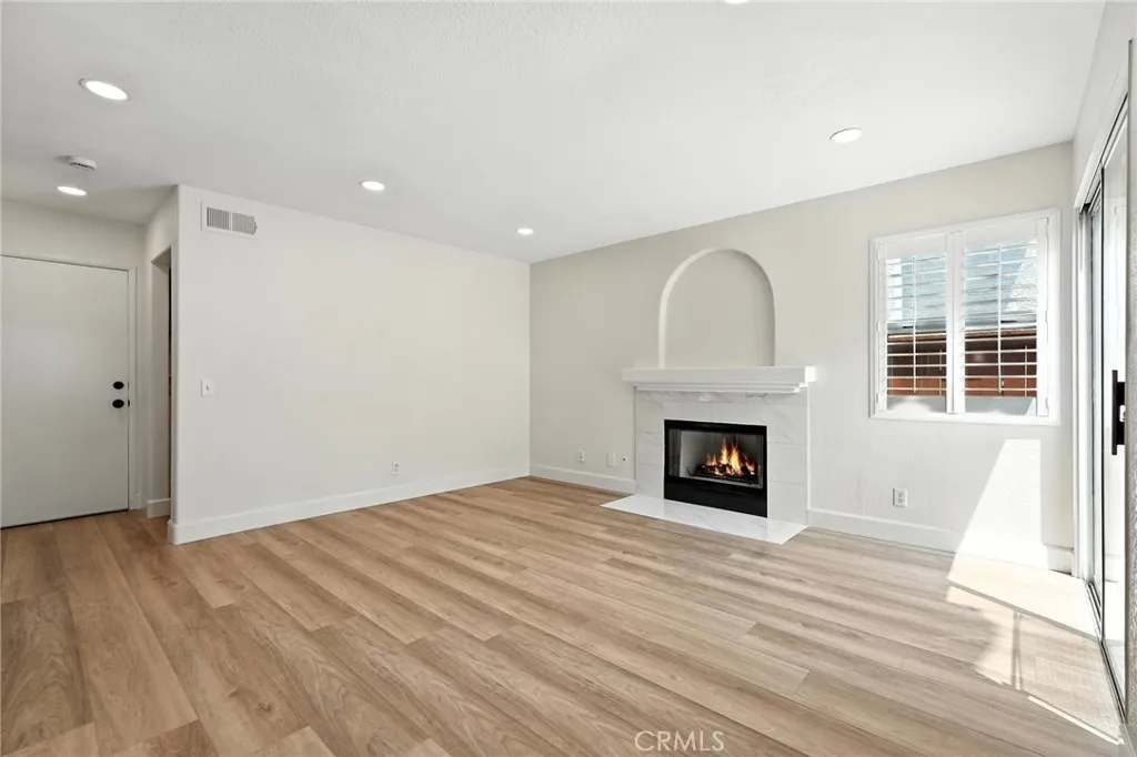 https://cdn.realtyfeed.com/cdn/127/306498979/d8ffcaf762fc4904764330eb982723c6.webp