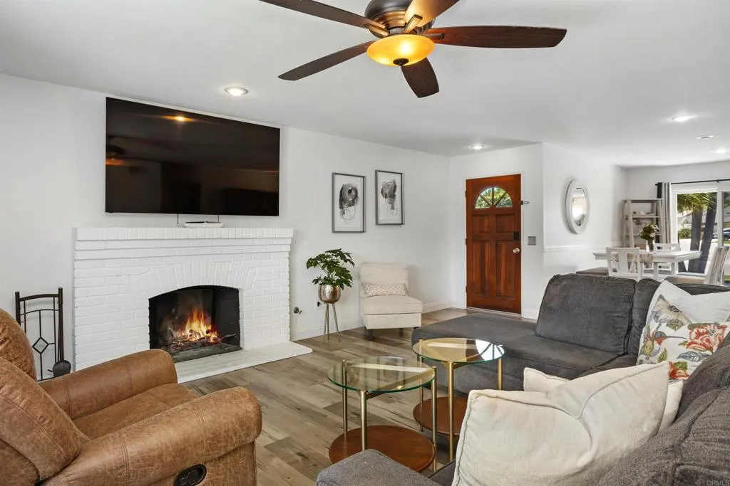 https://cdn.realtyfeed.com/cdn/127/306499275/ed18f26f1198812cf5dad4d9c675efc8.webp