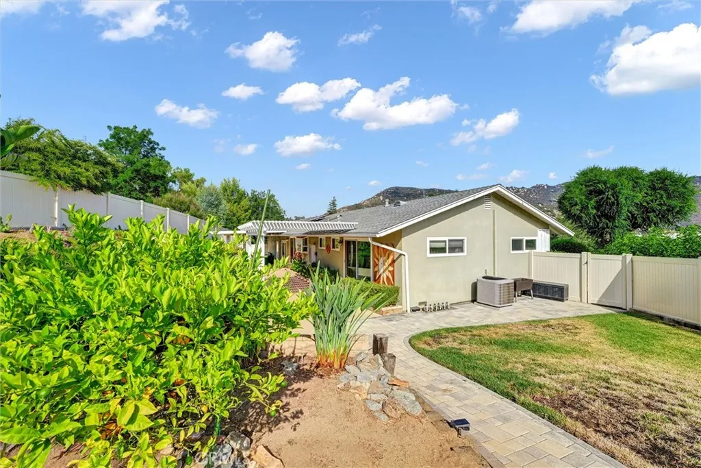 https://cdn.realtyfeed.com/cdn/127/306499328/a8d5581fb8a6e8fd790acf5b8bd704ea.webp