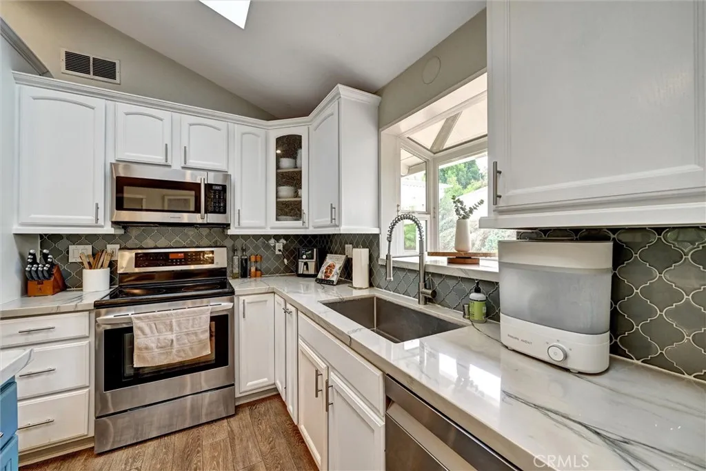 https://cdn.realtyfeed.com/cdn/127/306499328/cf0652e9fa90ecdbe8534951457a24e7.webp