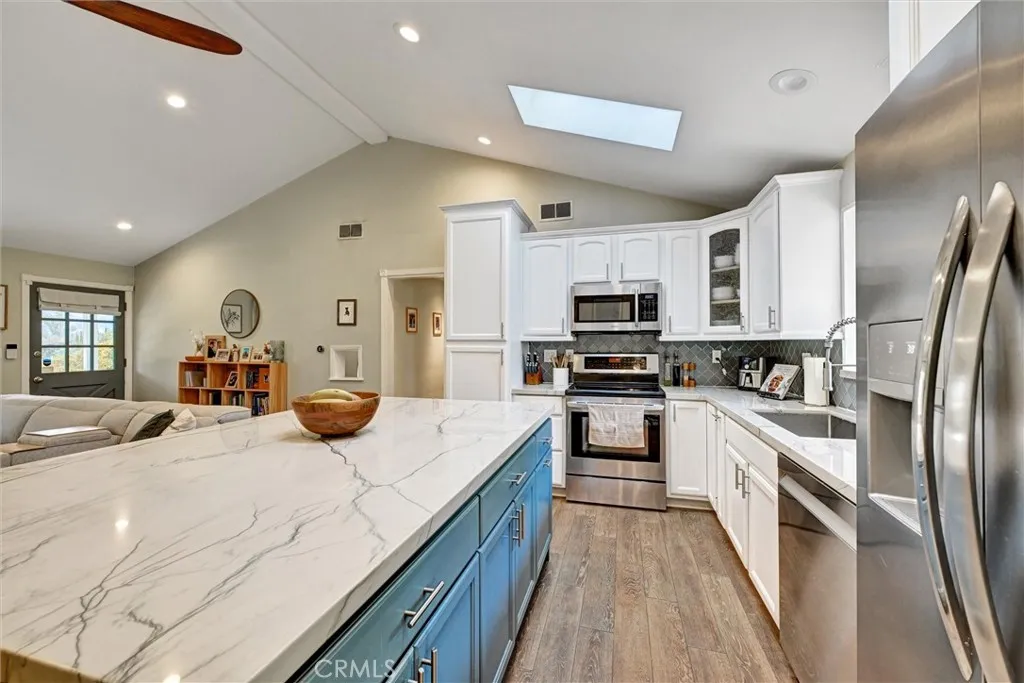 https://cdn.realtyfeed.com/cdn/127/306499328/dc747d2d25d7a63177c32437df08ba21.webp
