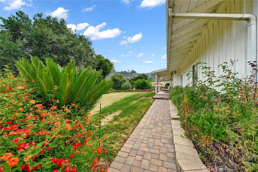 https://cdn.realtyfeed.com/cdn/127/306499328/fa9a7d032220559f1fce83cce3621bd7.webp