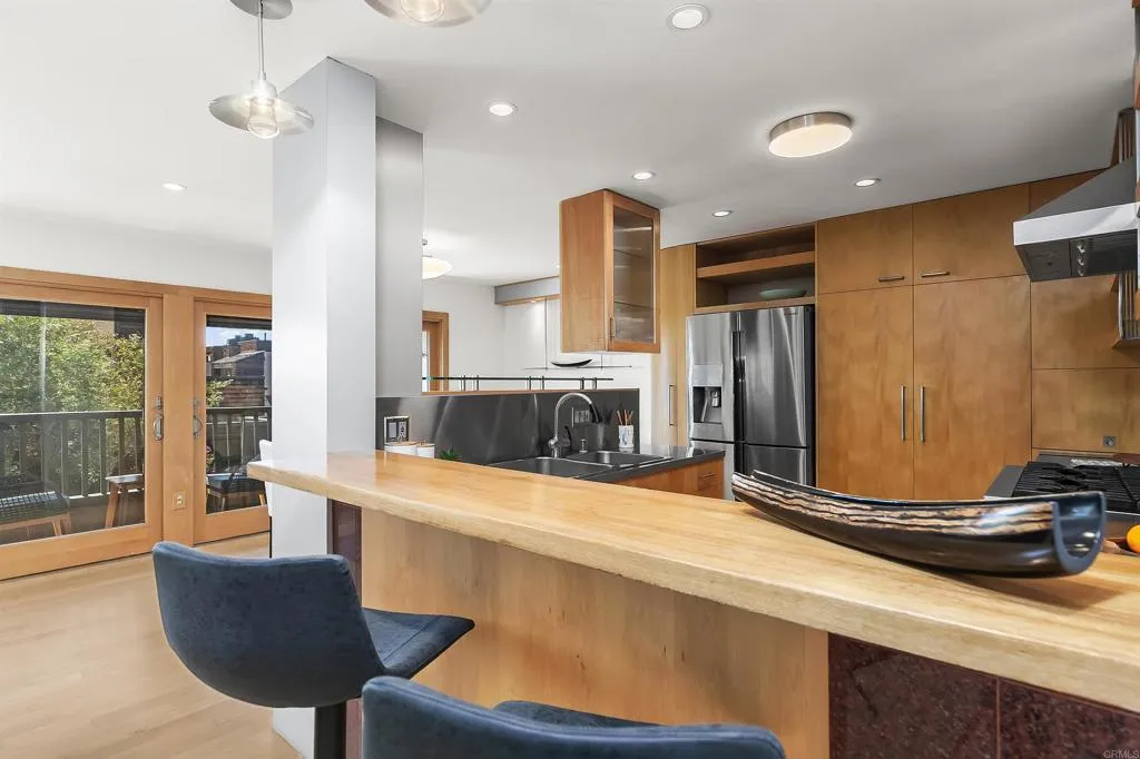 Photo #8: PTP2505559 Listing: Photo #8