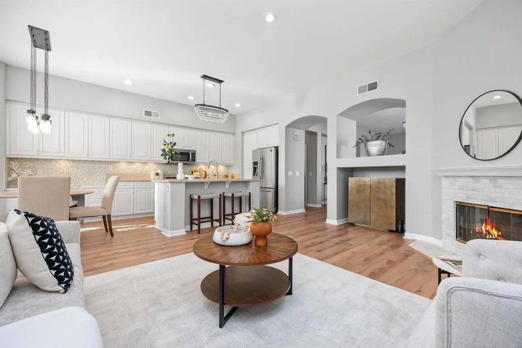 https://cdn.realtyfeed.com/cdn/127/306499546/116013f40a6dafc781aea8f6930af961.webp