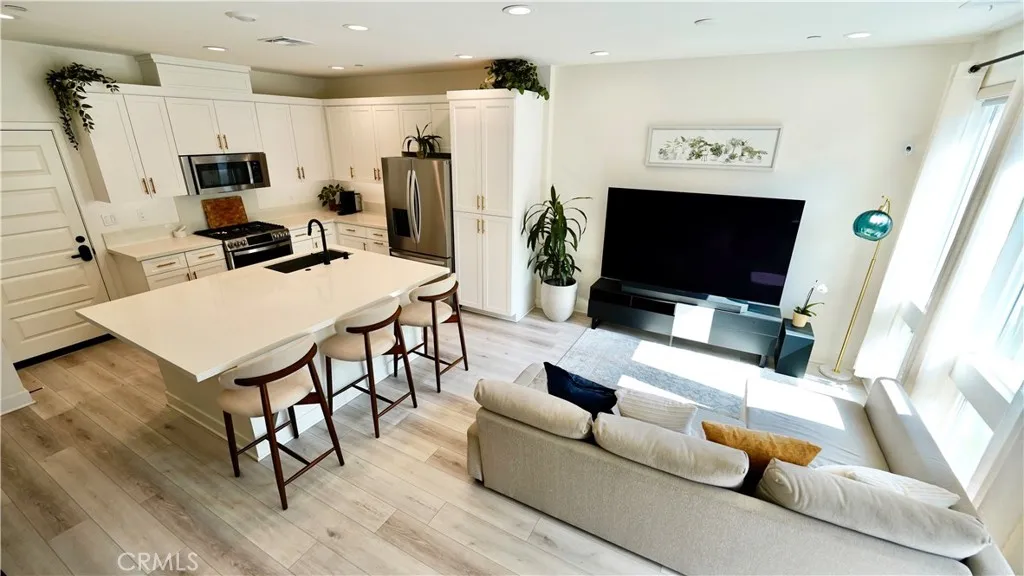 Photo #6: OC25162613 Listing 
