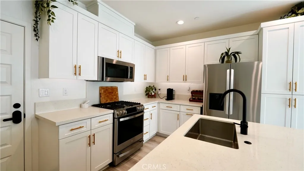 Photo #9: OC25162613 Listing: Photo #9