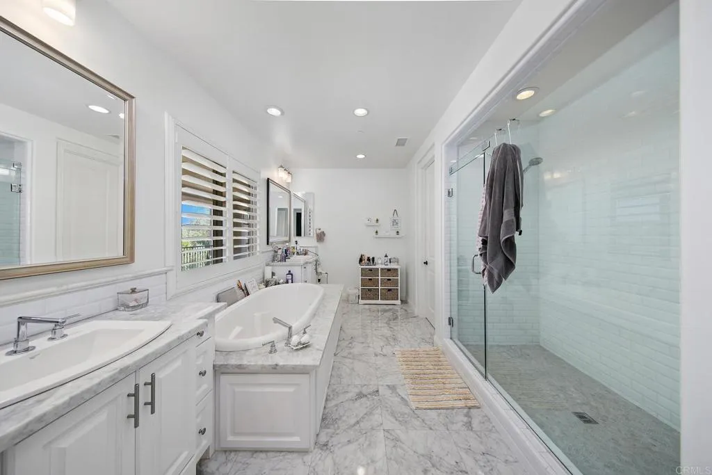 https://cdn.realtyfeed.com/cdn/127/306499909/5569c52362424745d1b6194b11c8c4db.webp